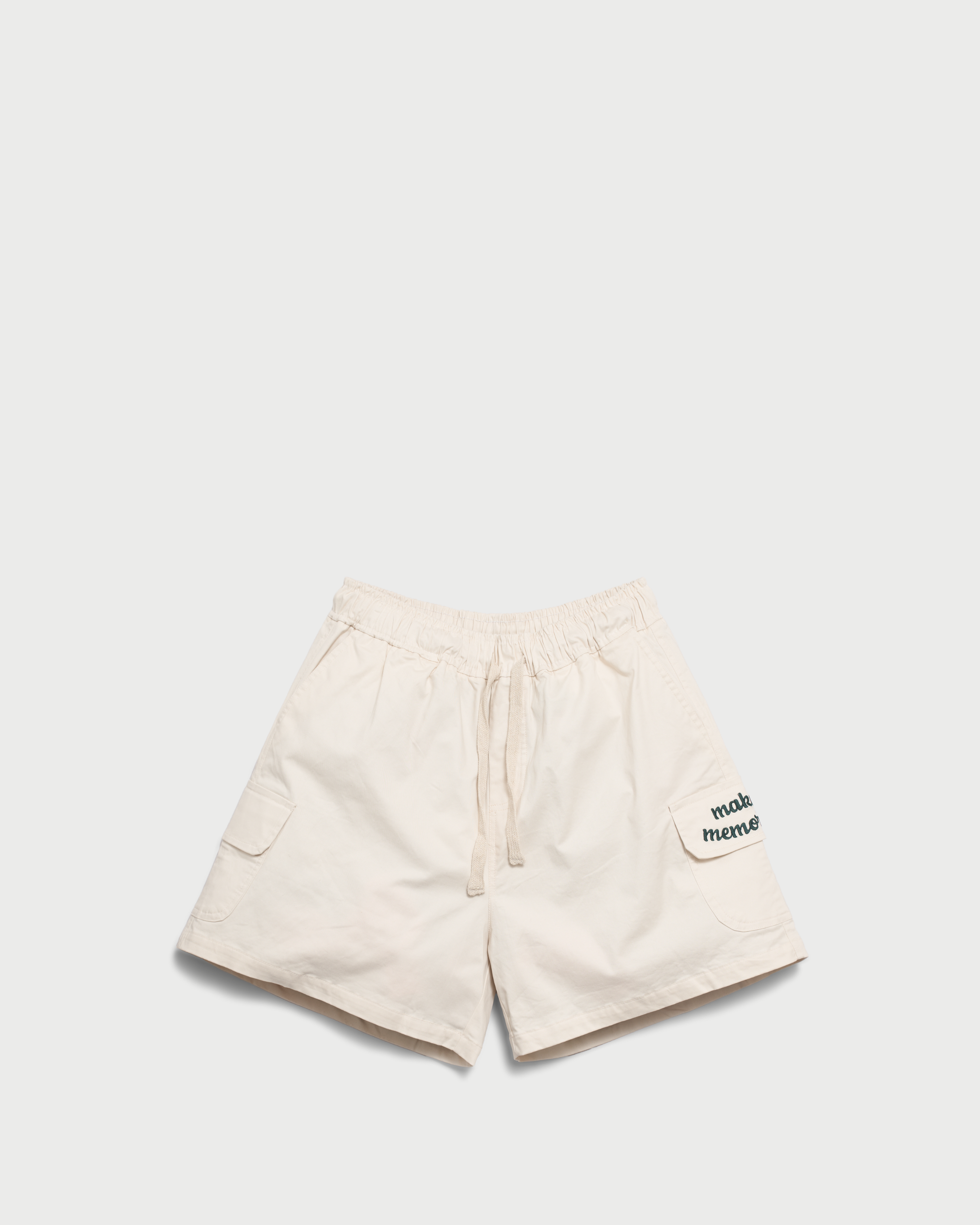 Make Memories cargo relaxed shorts Cream