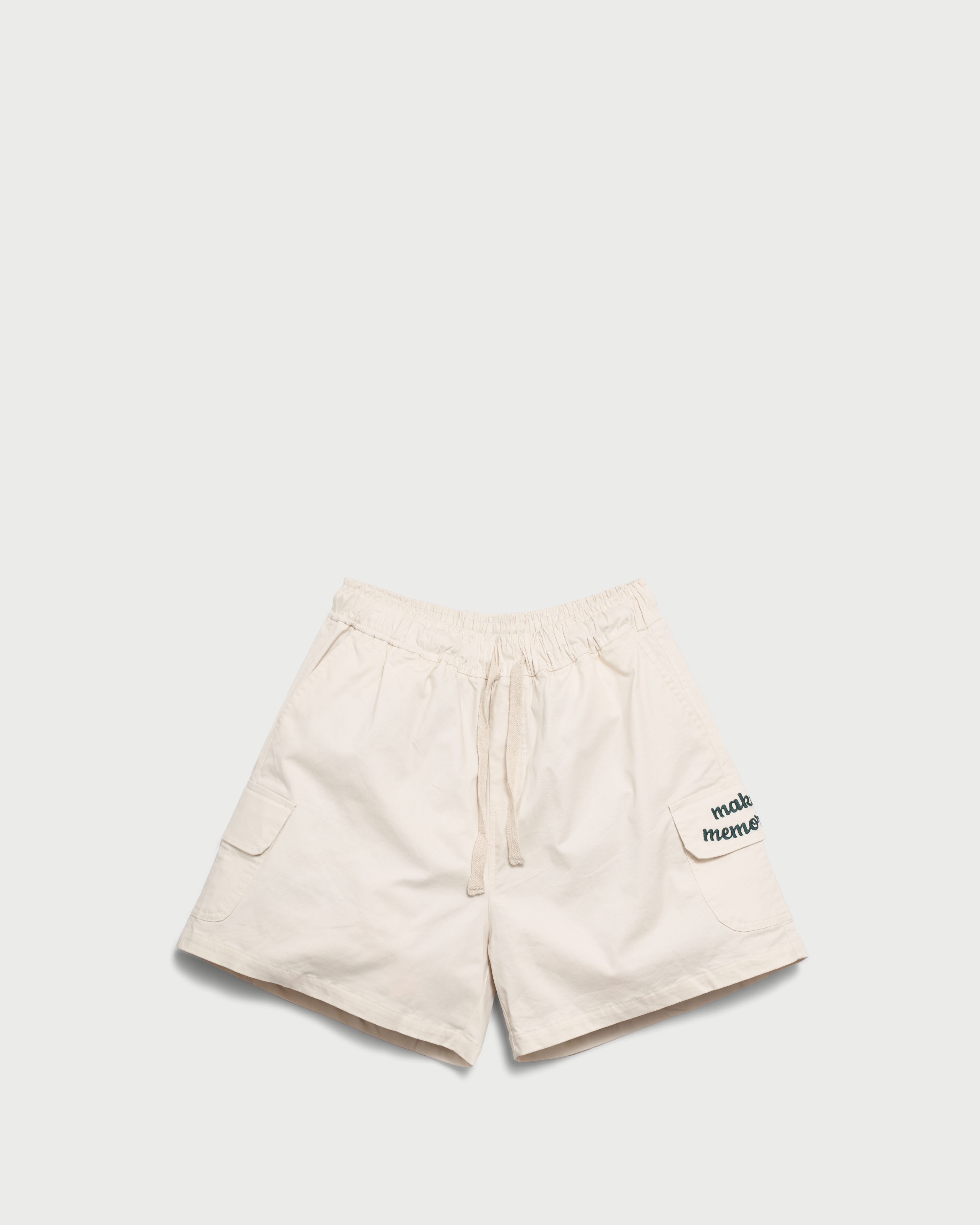 Make Memories cargo relaxed shorts Cream