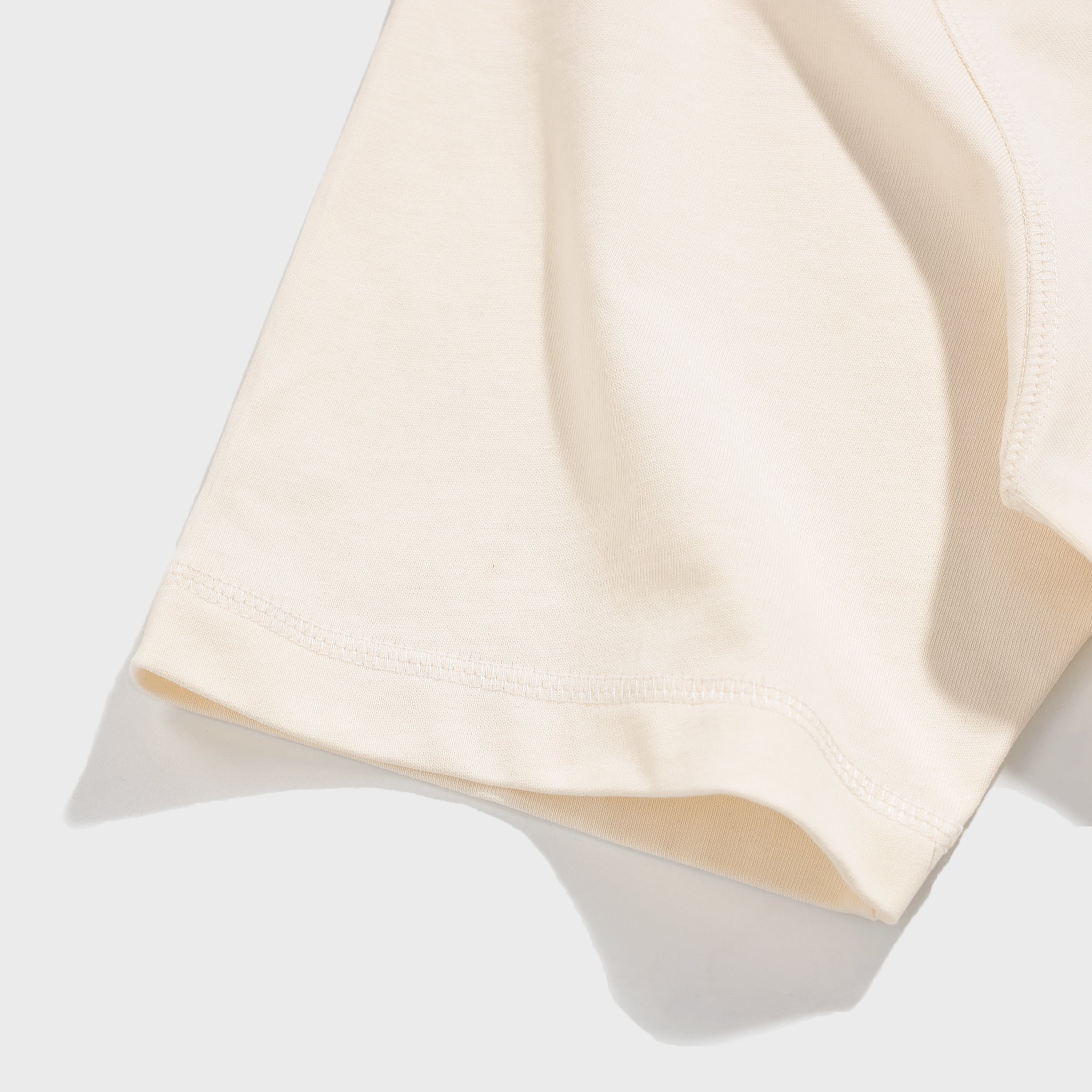 𝐏𝐥𝐞𝐚𝐬𝐮𝐫𝐞 𝐫𝐚𝐠𝐥𝐚𝐧 Cream and Red