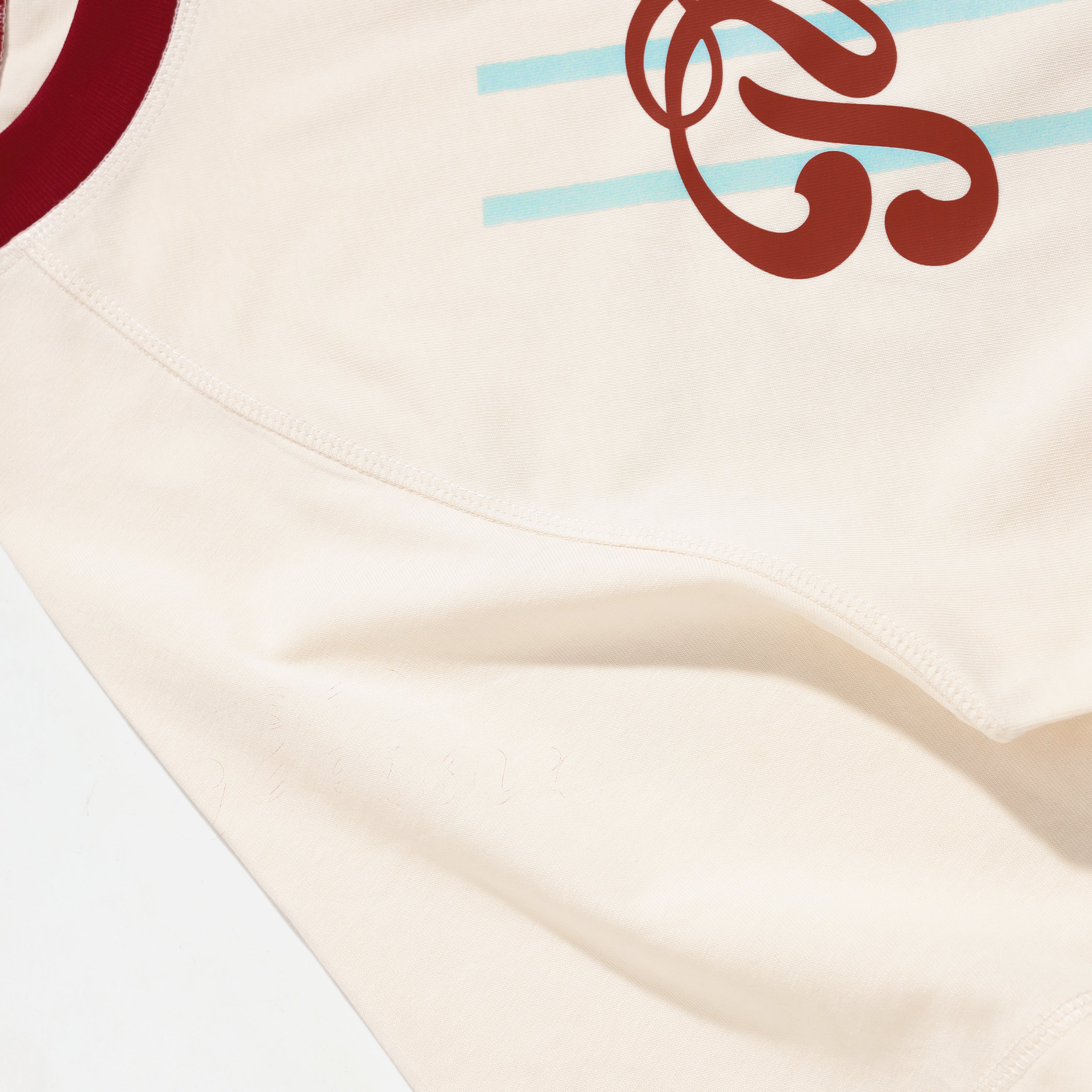 𝐏𝐥𝐞𝐚𝐬𝐮𝐫𝐞 𝐫𝐚𝐠𝐥𝐚𝐧 Cream and Red