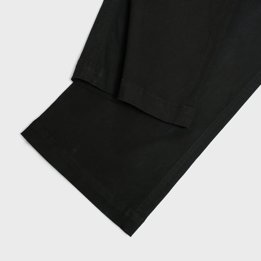 𝐓𝐫𝐚𝐯𝐞𝐫𝐬𝐞 𝐓𝐫𝐨𝐮𝐬𝐞𝐫𝐬 Black